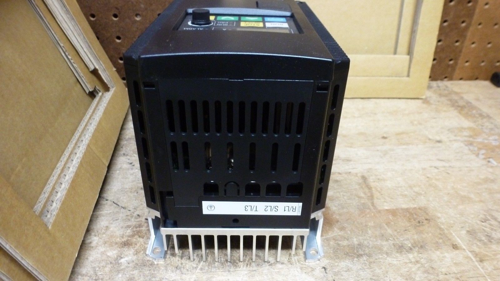 3G3JX-A4004 JX FREQUENCY INVERTERS AC DRIVE 1/2HP 480V 0.4KW 3PH