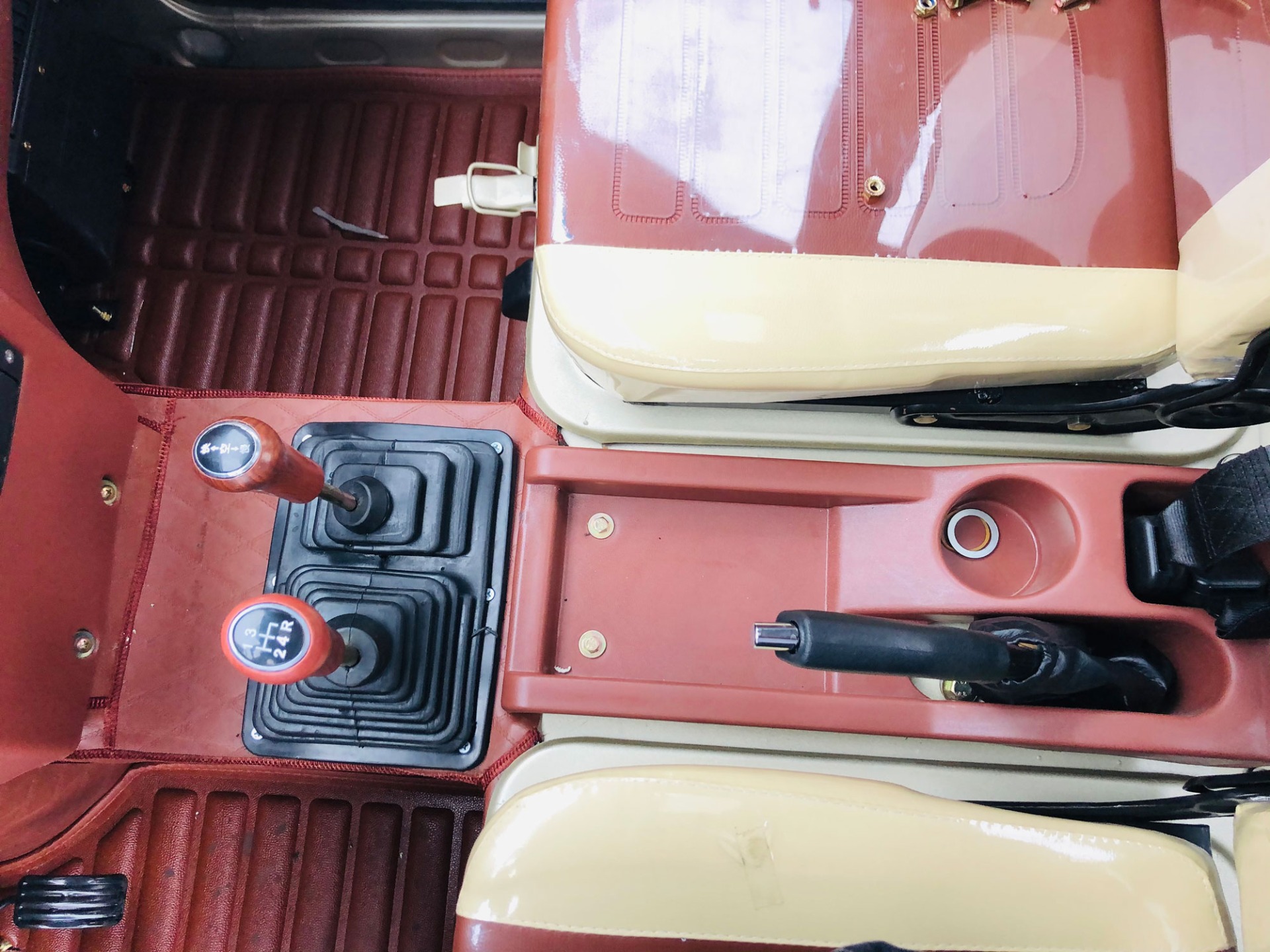 DAYANG Heavy Duty Three Wheel Cargo Tricycle with Drive Cabin and Large Displacement