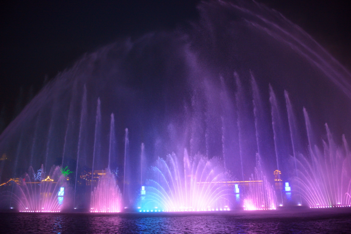 Round Small Musical Dancing Floating Portable Decor Water Fountain For Lake