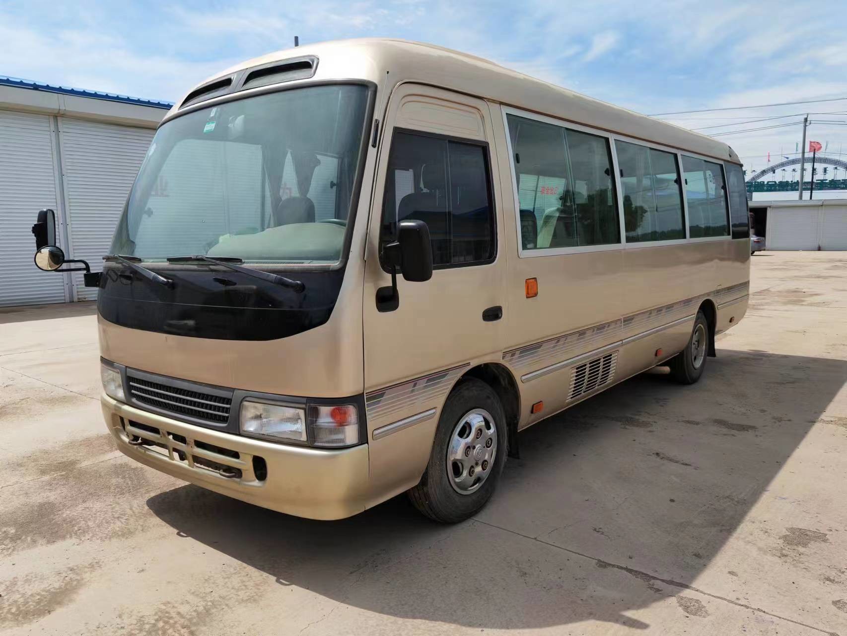 2017 Year 29 Seats Used Toyota Coaster Bus With Diesel 1Hz Engine With Folding Door
