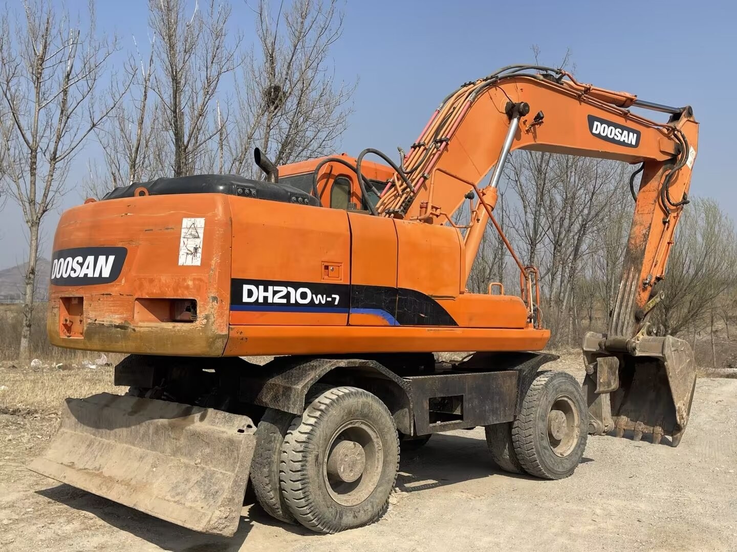 Original Used Doosan Wheel Excavator DH210-7 Earth Moving Equipment