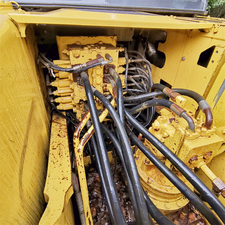 Japan Used Komatsu PC200-7 Excavator with Original Hydraulic Cylinder in Good Condition