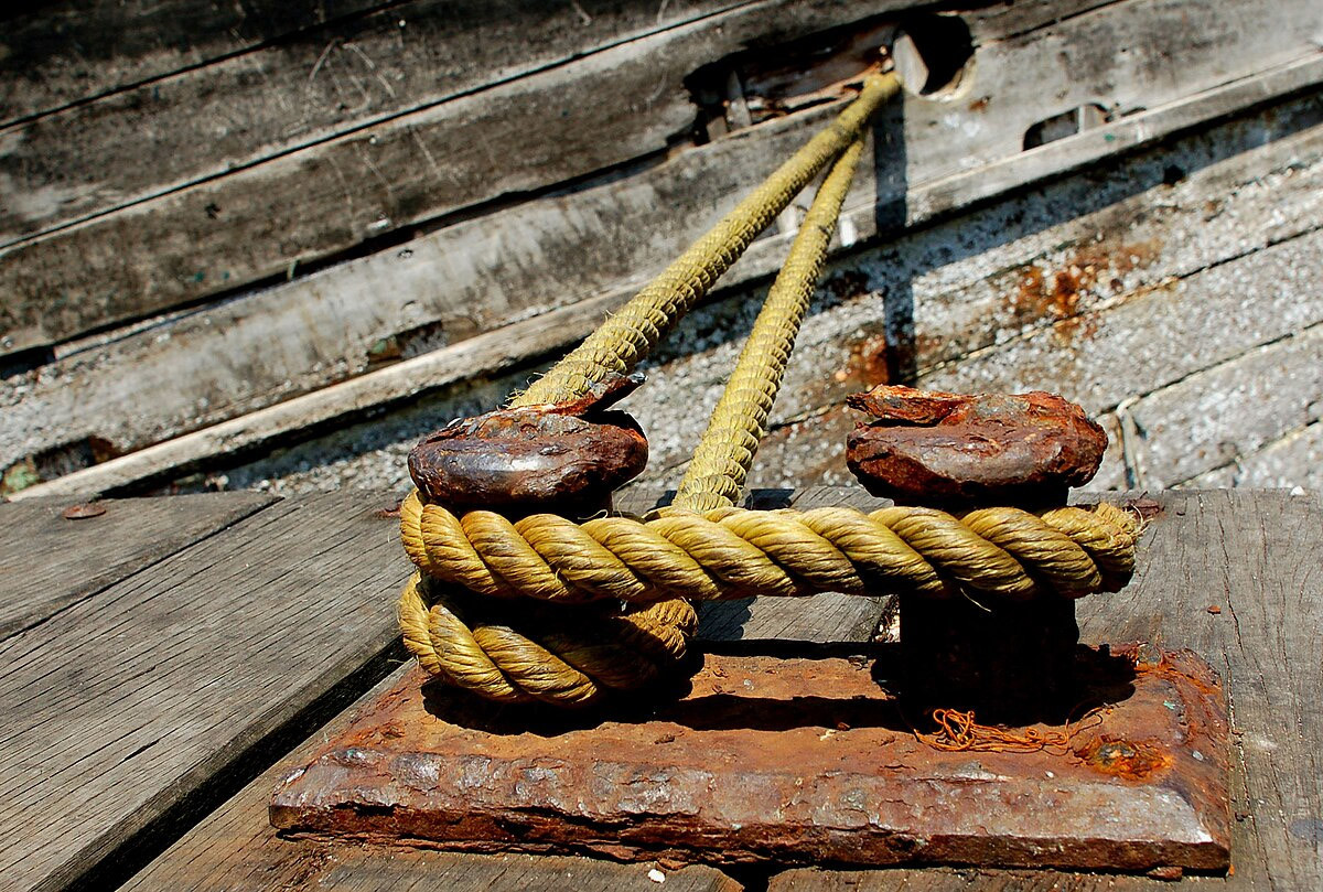 Mooring Bollard Ship Cast Iron Steel Bollard for Berthing Post