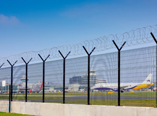Y Shape Prison Galvanized Anti Climb Fence With Razor Wire
