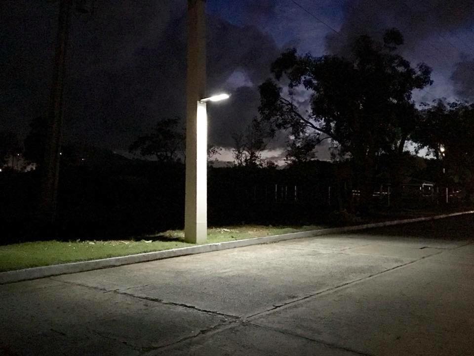 Solar wall light