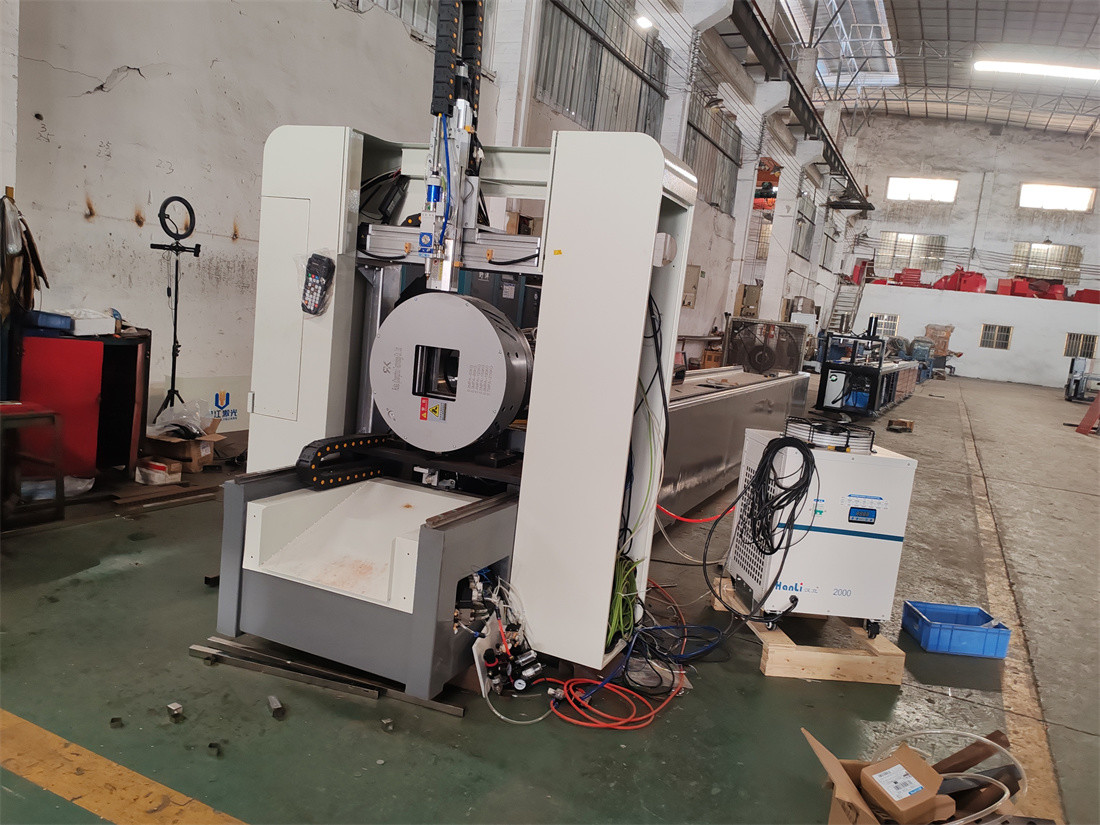 Movable Gantry Type Metal Aluminum Laser Cutting Machine With CNC Laser Software