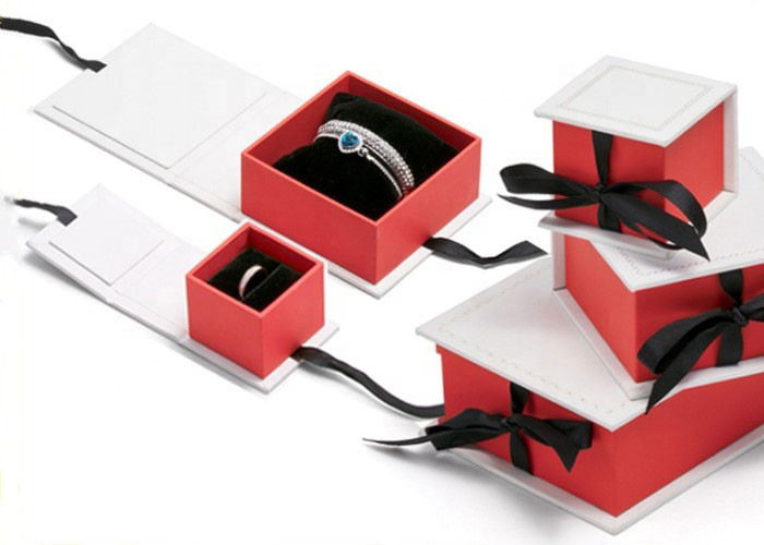 Thickness 2mm Luxury Gift Packaging Boxes Flip Top Ribbon Closure For Jewelry