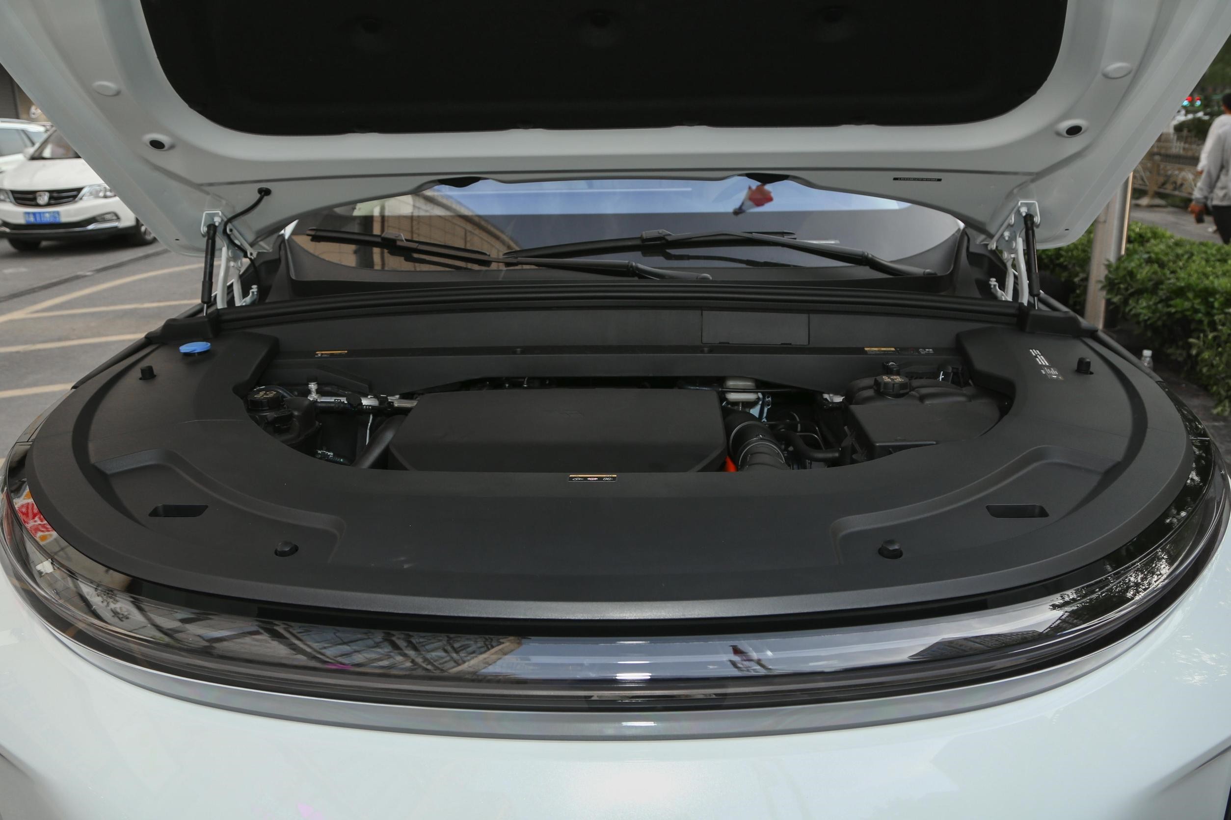 Range-Extended Electric Vehicle Chinese Brand Li L7 Model SUV
