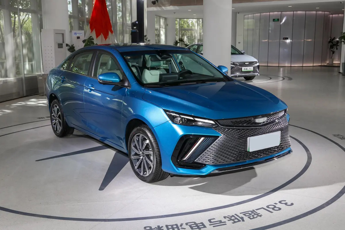 Geely Emgrand L Thor HiP EV Car Plug-in Hybrid 230km/h High speed Long Range 4735*1815*1495mm with speed Safety Features