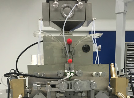 4 Inch Small 5000-100000 Capsules/h Softgel Encapsulation Machine 1400*800*1500mm Work Time 7 Days And 24 Hours
