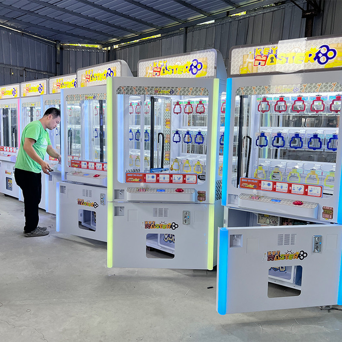 Mini Key Master Prize Vending Machine Newest Design Push Win Gift Game Machine 9 Hole