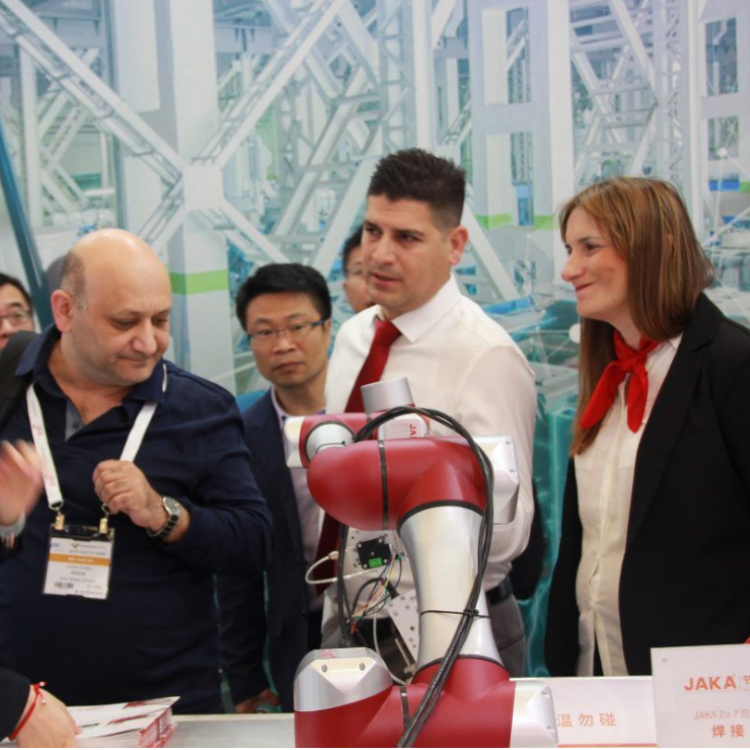 6 Axis Robotic Arm Of JAKA Zu 7s Cobot As Collaborative Universal Robot Used For Locking Screw