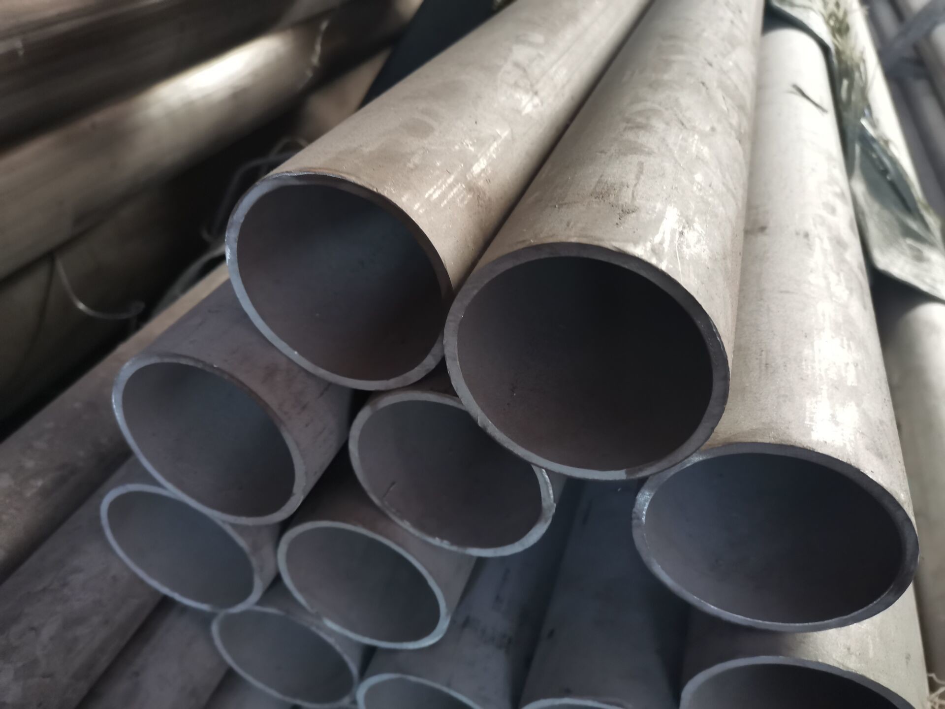 Hydraumatic 410 Stainless Steel Pipe NO.1 Surface 5mm Hot Rolled Steel Pipe