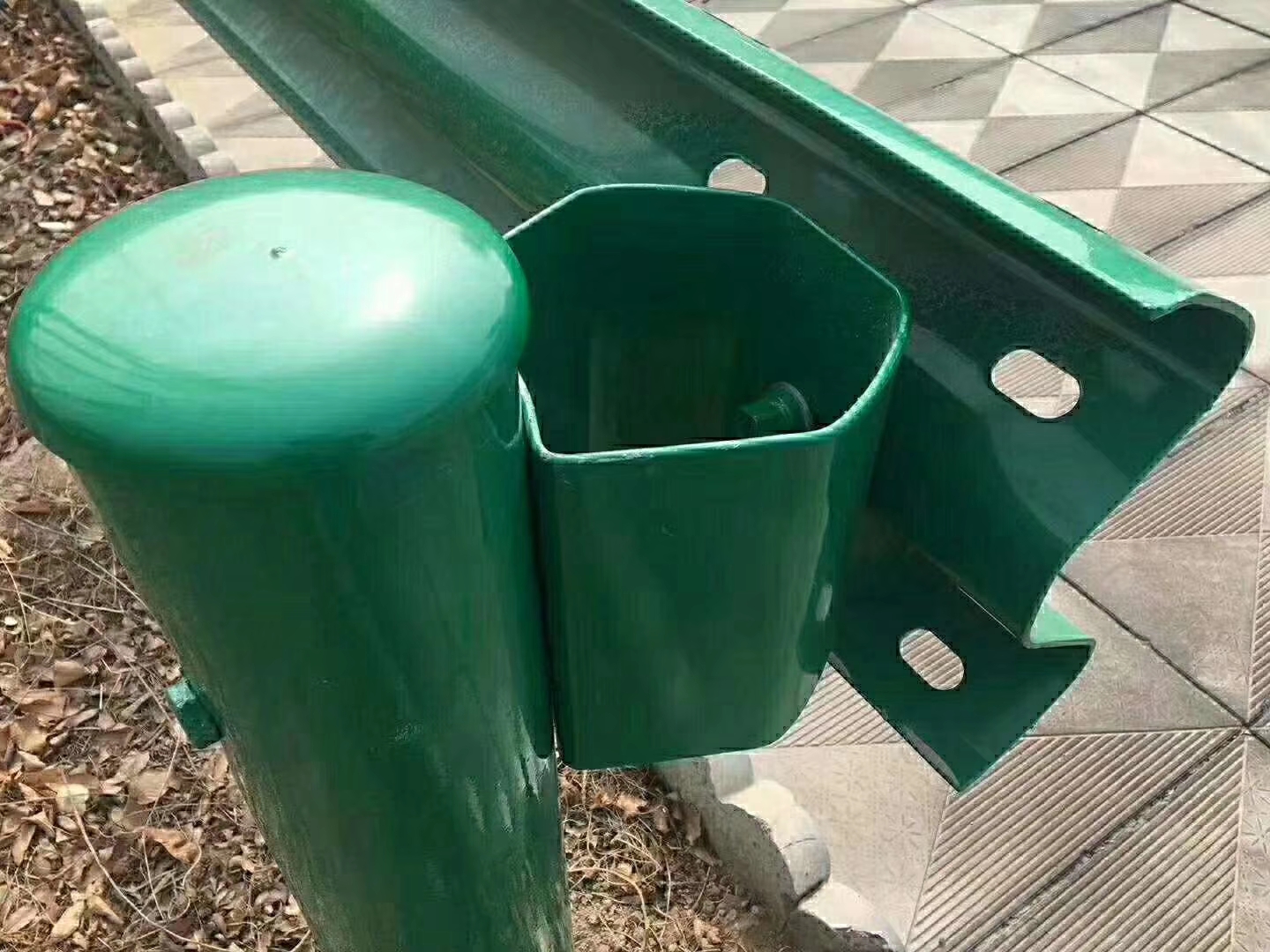 Highway Road Vehicle Barrier Galvanized Powder Coated Thrie Beam W Beam Guardrail