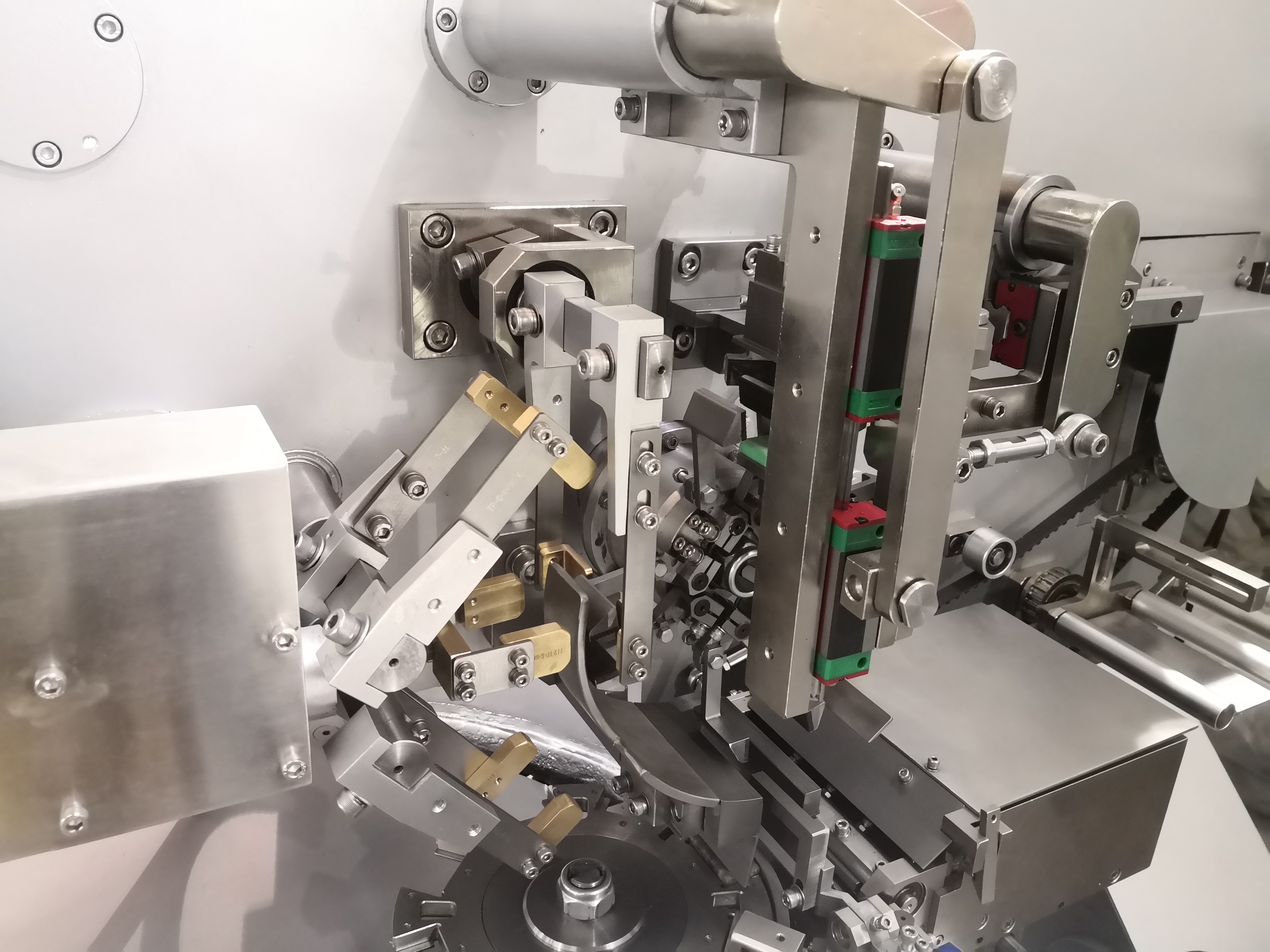 Highly Paper Packaging High Speed Automatic Chocolate Candy Single Twist Packing Machine