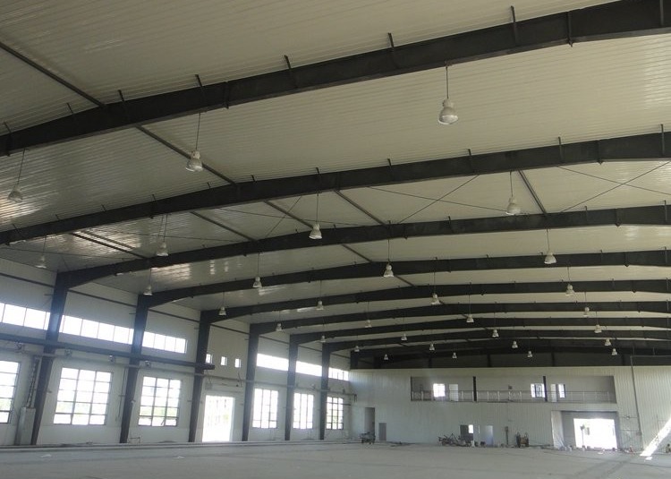 Robust Prefab Steel Warehouse With Rolling Door