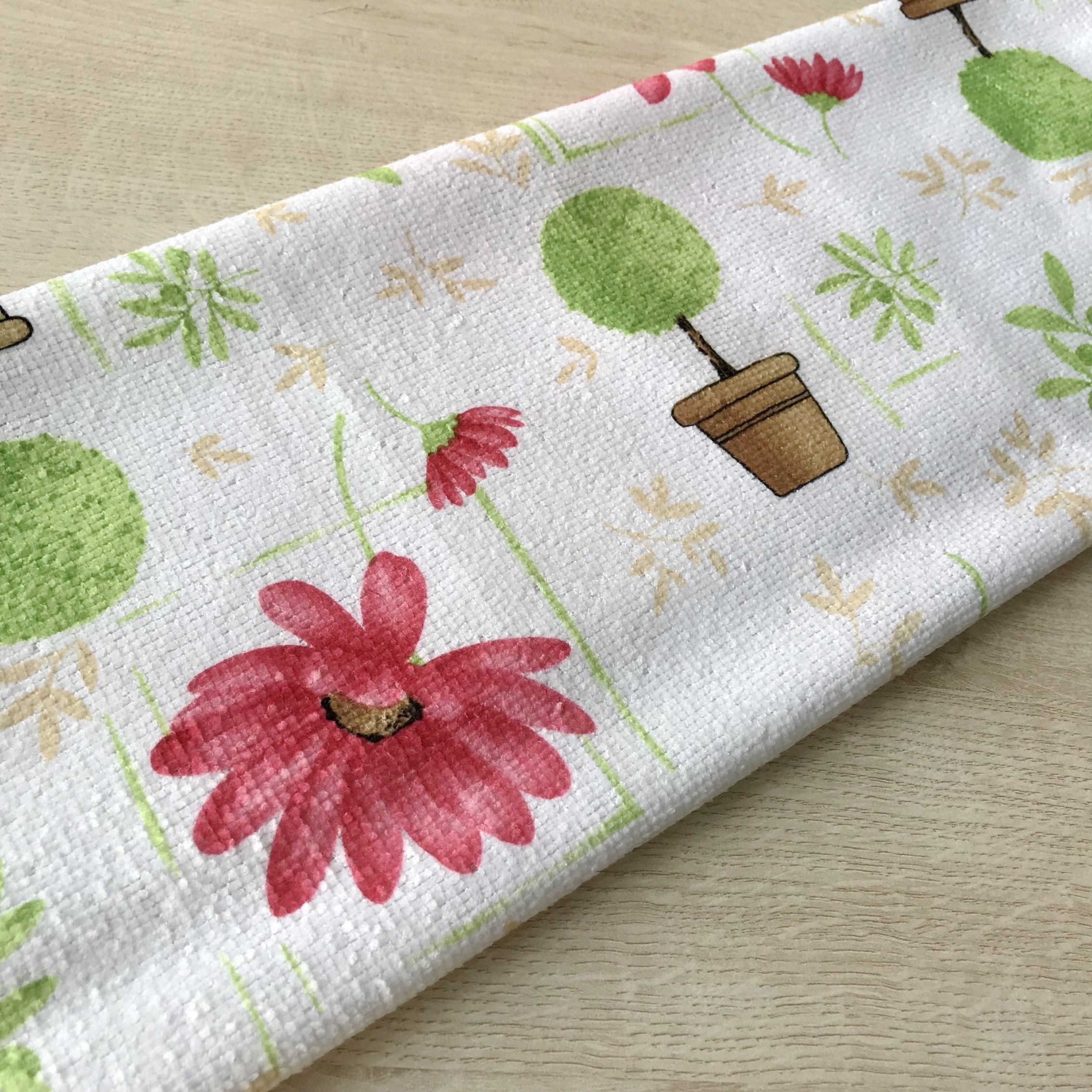 Single size printed polular microfiber dry water wipes OEM supplier easy washing and dry