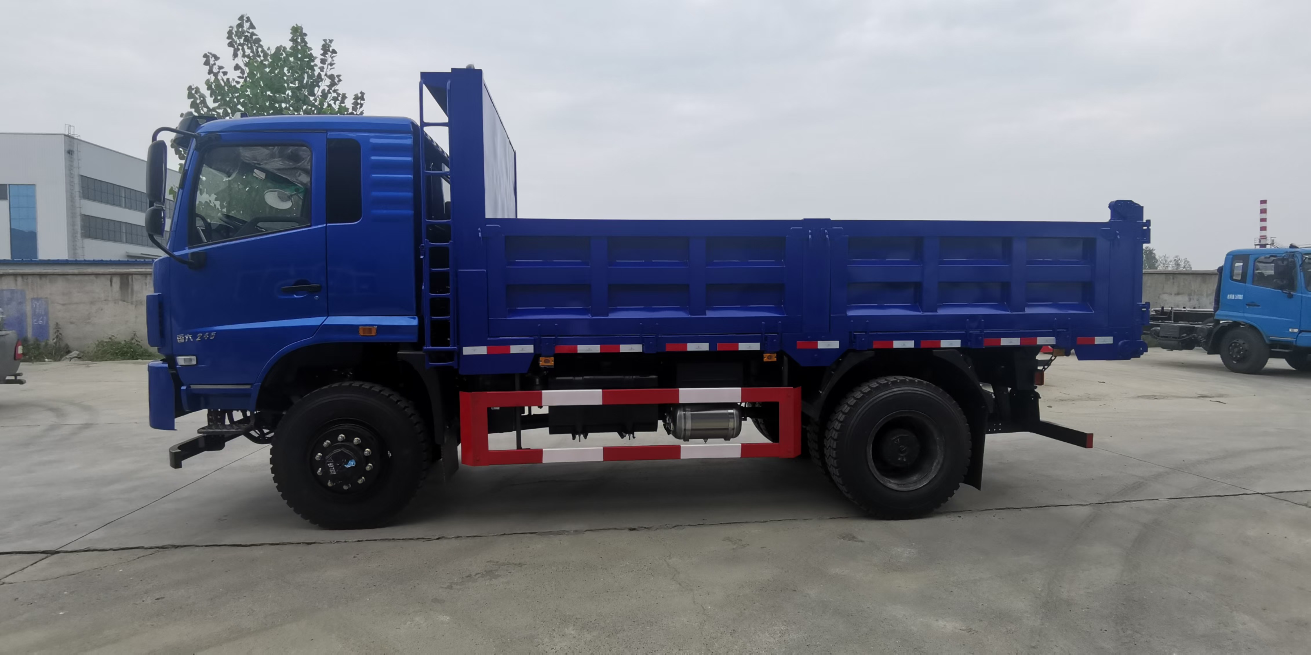Dongfeng Four Wheel Drive Off Road Cargo Dump Truck Diesel 4×4 Manual Transmission