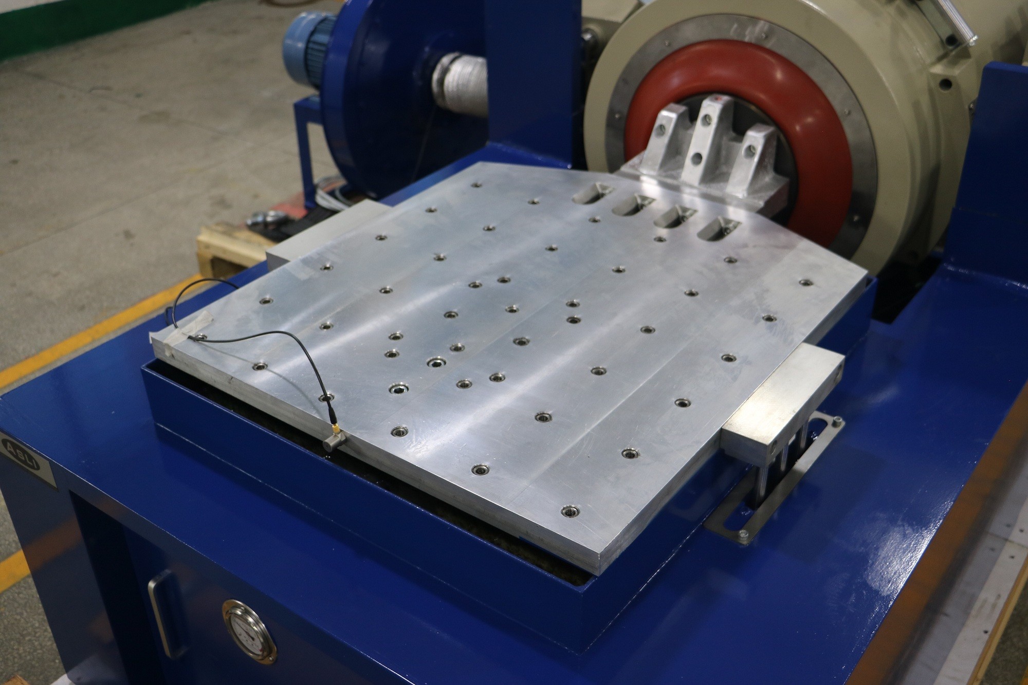 Laboratory 10000N Electrodynamic Vibration Test System With 270kg Load