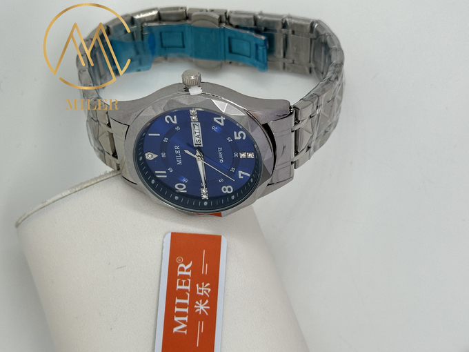 Original Quartz Waterproof Wristwatch Dual Calendar Function Watch
