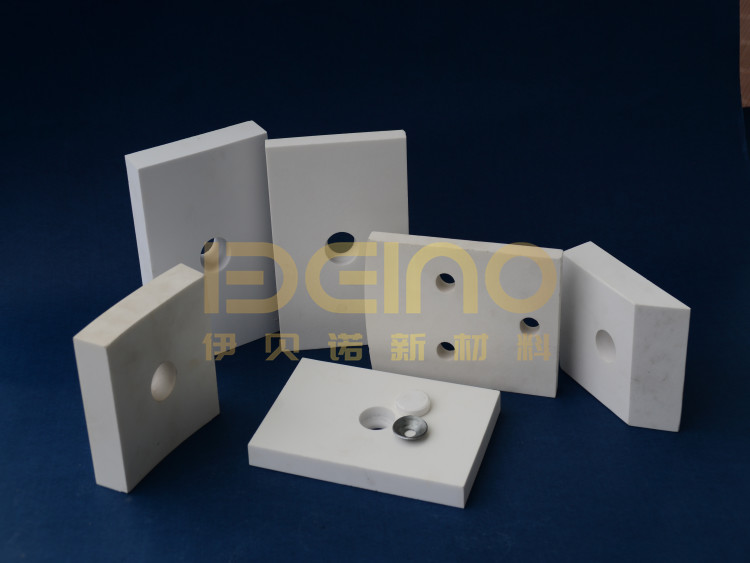 Hexagonal Structure Alumina Ceramics Sheet Wear Resistance Smooth Surface