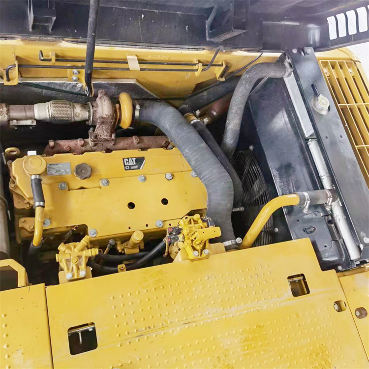 Japan Made Cat320d2 Used Excavator in Good Condition with Original Hydraulic Cylinder