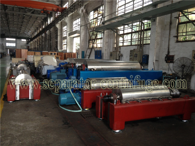 Continuous Decanter Centrifuges 3 Phase Centrifuge Oil Sludge Separator