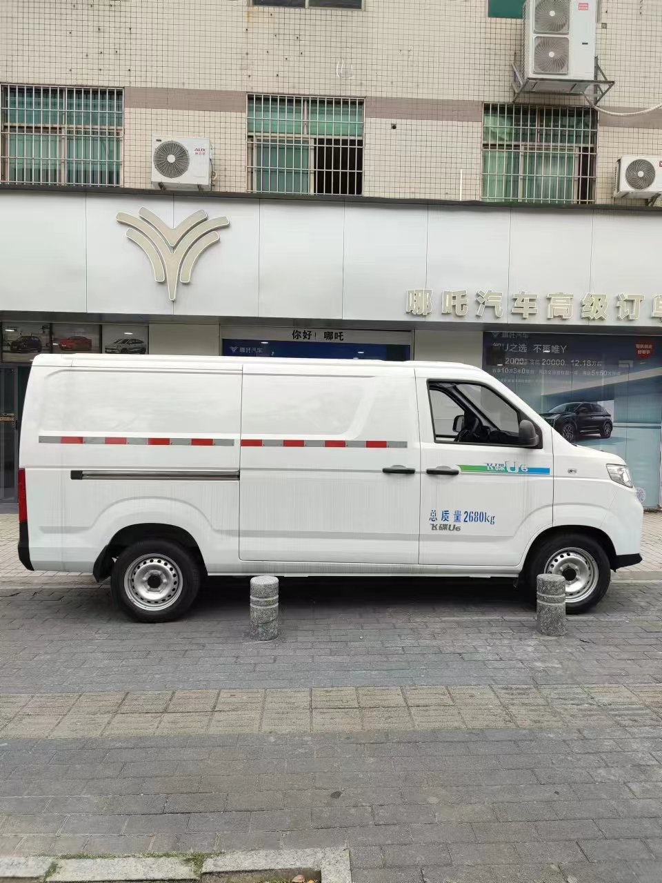 210km Range 2 Seater Van U6 Electric Truck with No Touch Screen and Compact Design