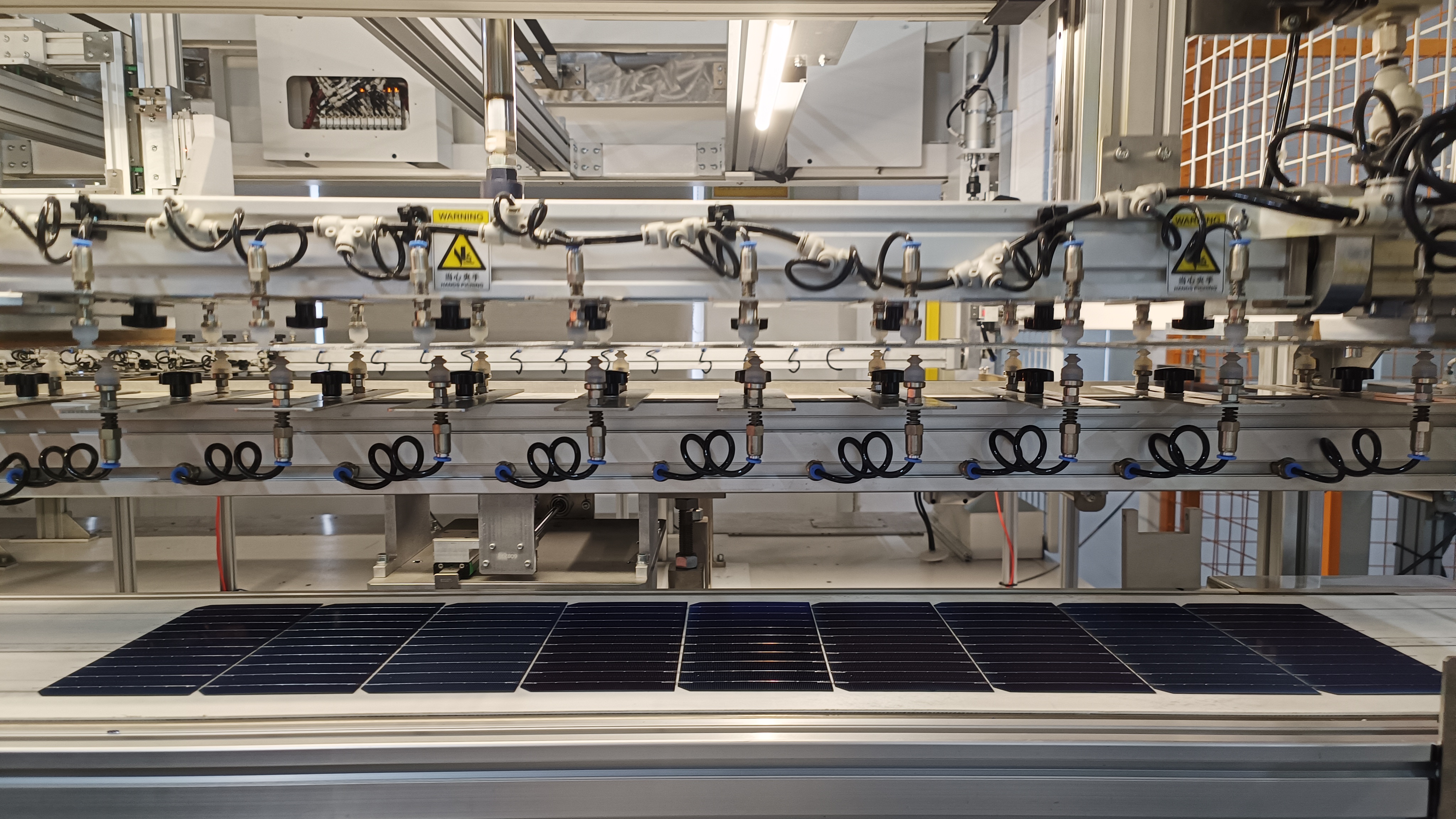 Anodized Aluminium Alloy Frame 410W Shingled Solar Panels Pv Module for Solar Roof Panel