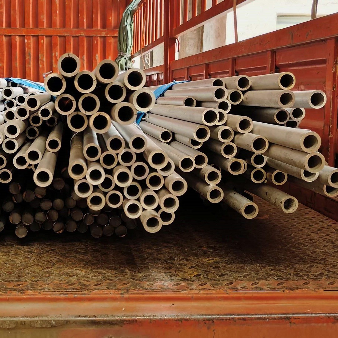 Seamless & Welded Stainless Steel Pipe Bright Finishing / Pickling Solid Solution SS Pipes