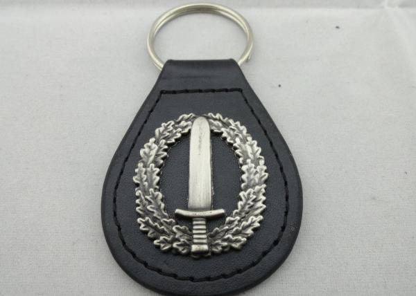 Die Casting Personalized Leather Keychains with 3D Zinc Alloy Emblem, Antique