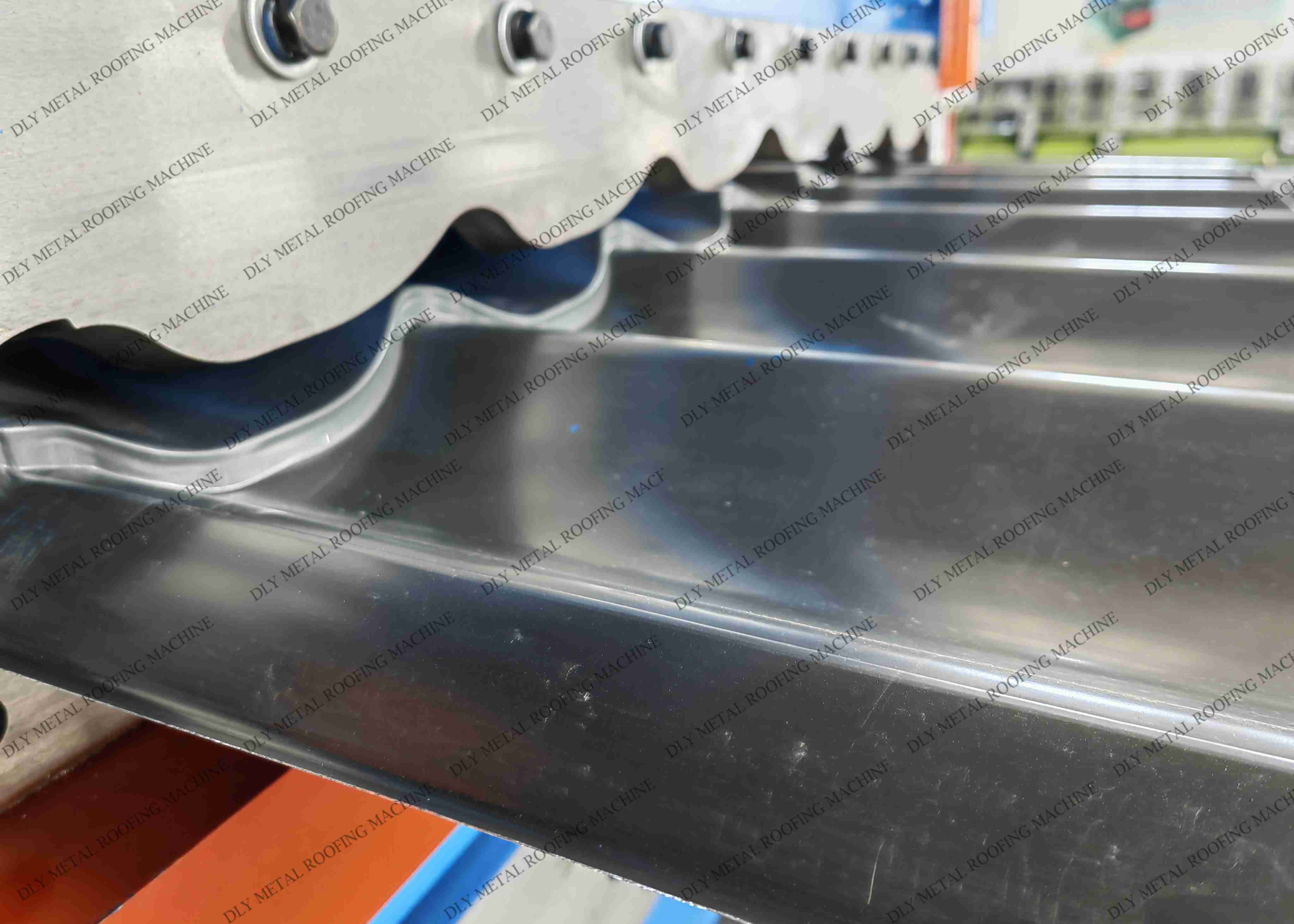 Glazed Automatic Touch Screen Roof Tile Roll Forming Machine 50hz Cr12