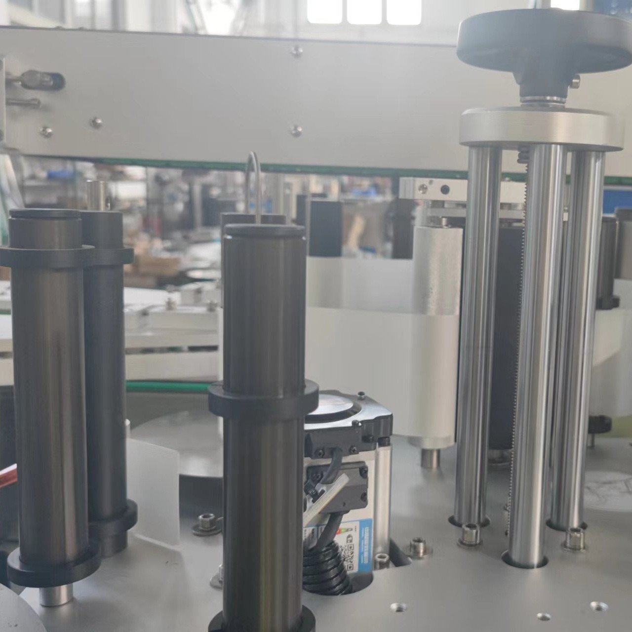 Automatic China commercial 10ml Bottle Sticker Labeling Machine For Small Bottle
