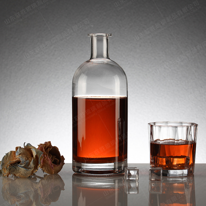 Decal Surface Handling 750ML 500ML Clear Spirit Glass Bottle for Vodka OEM/ODM Acceptable