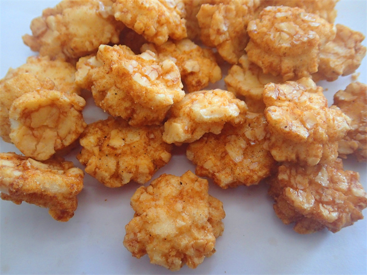 Cruncy Baked Rice Cracker Snacks Spicy BBQ Flavor Tapioca Starch