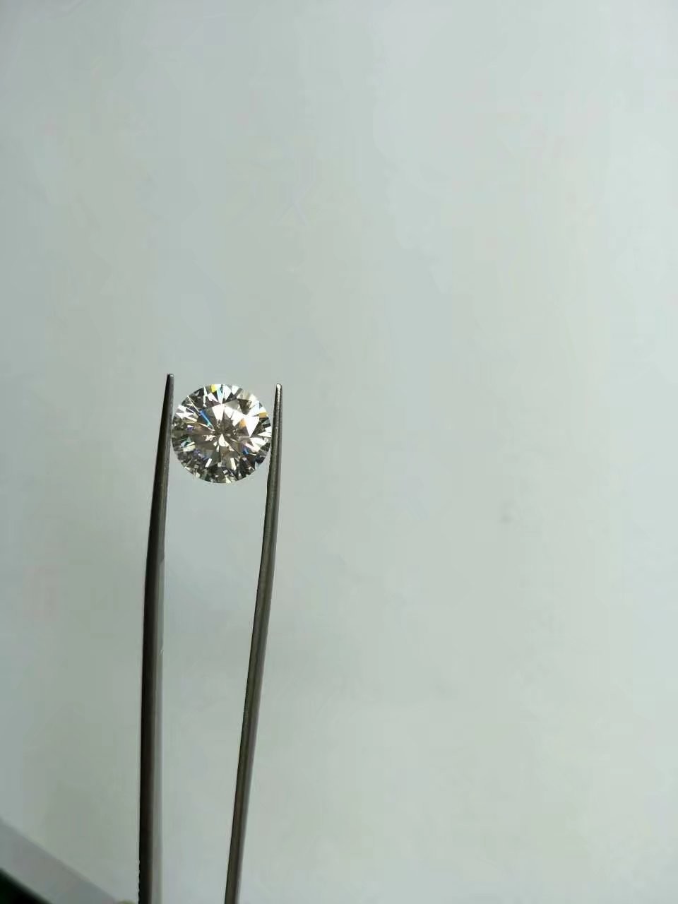 Fiery Real 2Ct Full White Round Moissanite Brilliant Moissanite VVS 8 mm