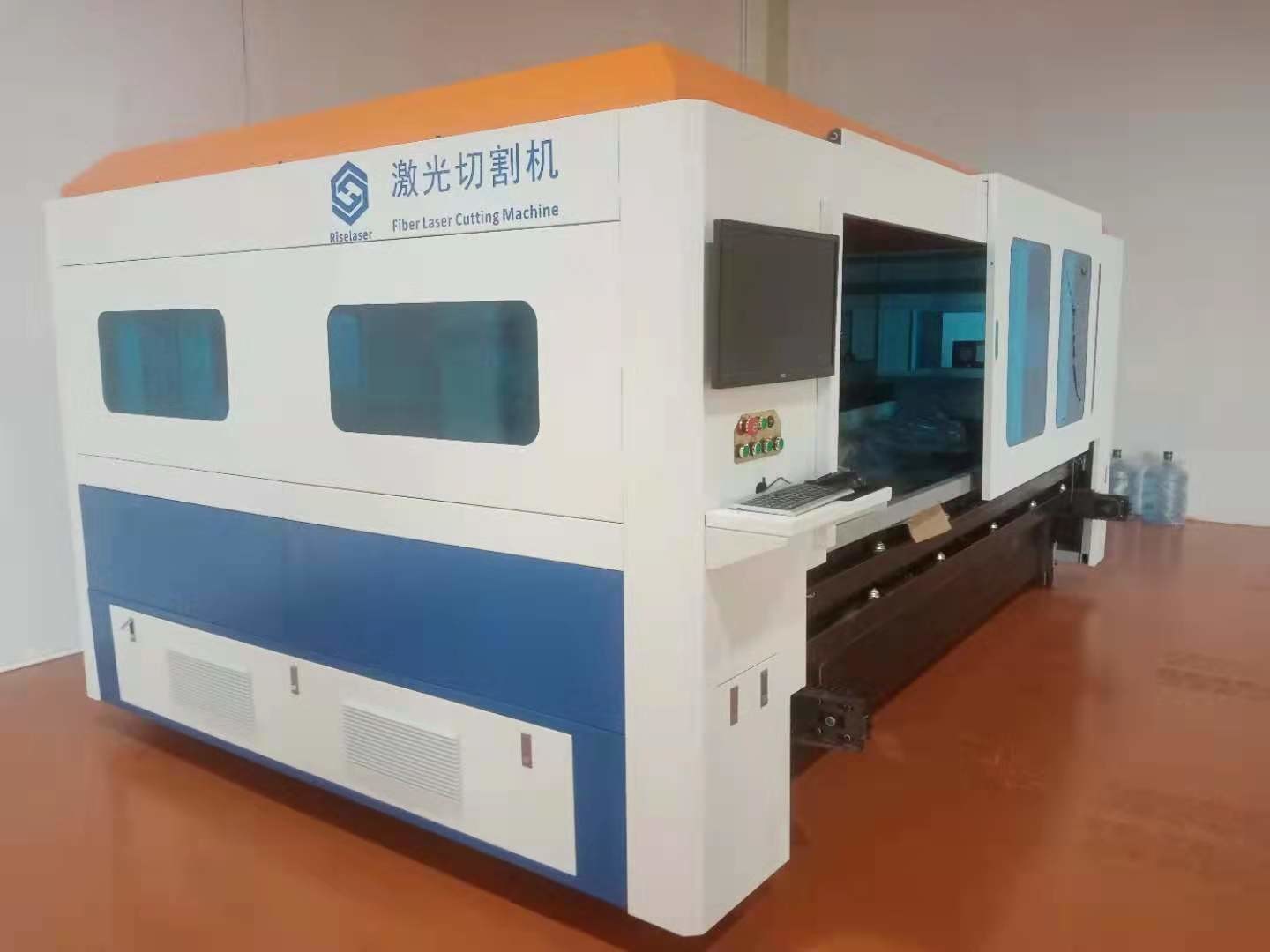Anti Burning Sheet 2000w Laser Cutting Machine Metal Cutting Laser Cutter