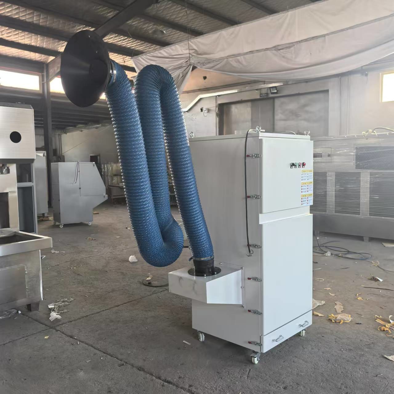 Mobile Industrial Filter Cartridge Dust Collector With Arm For Grinding And Crushing