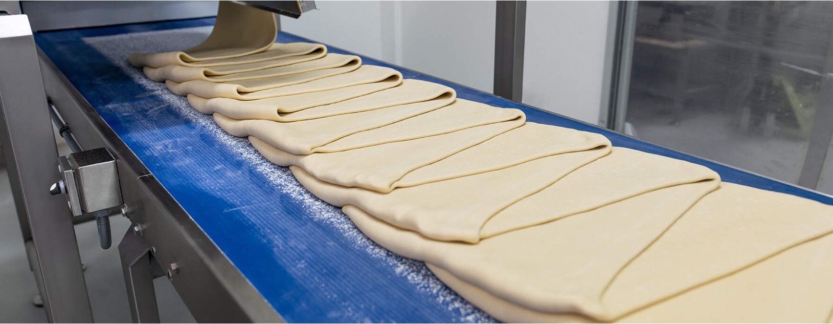 Commercial High-Capacity Automatic Puff Pastry Production Line Cinnamon Roll Machine