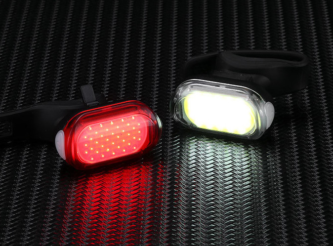 48MM*28MM*18MM Bicycle Rear Light 400mAh Battery 2-3 Hours Charging Time
