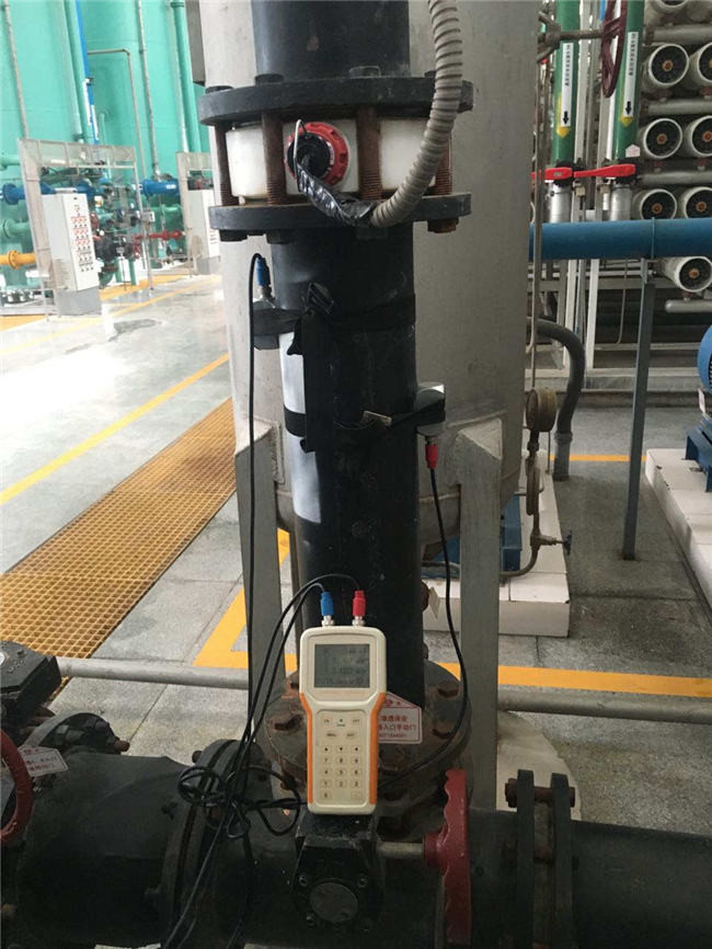 Rechargeable Battery Powered Ultrasonic Flow Meter With Clamp On Sensor