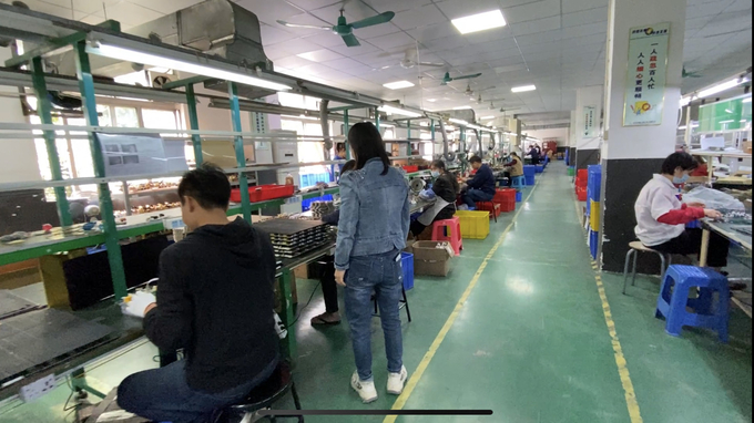 Waterproof IP65 Grid Connected Solar Inverter 350w Photovoltaic Micro Inverter