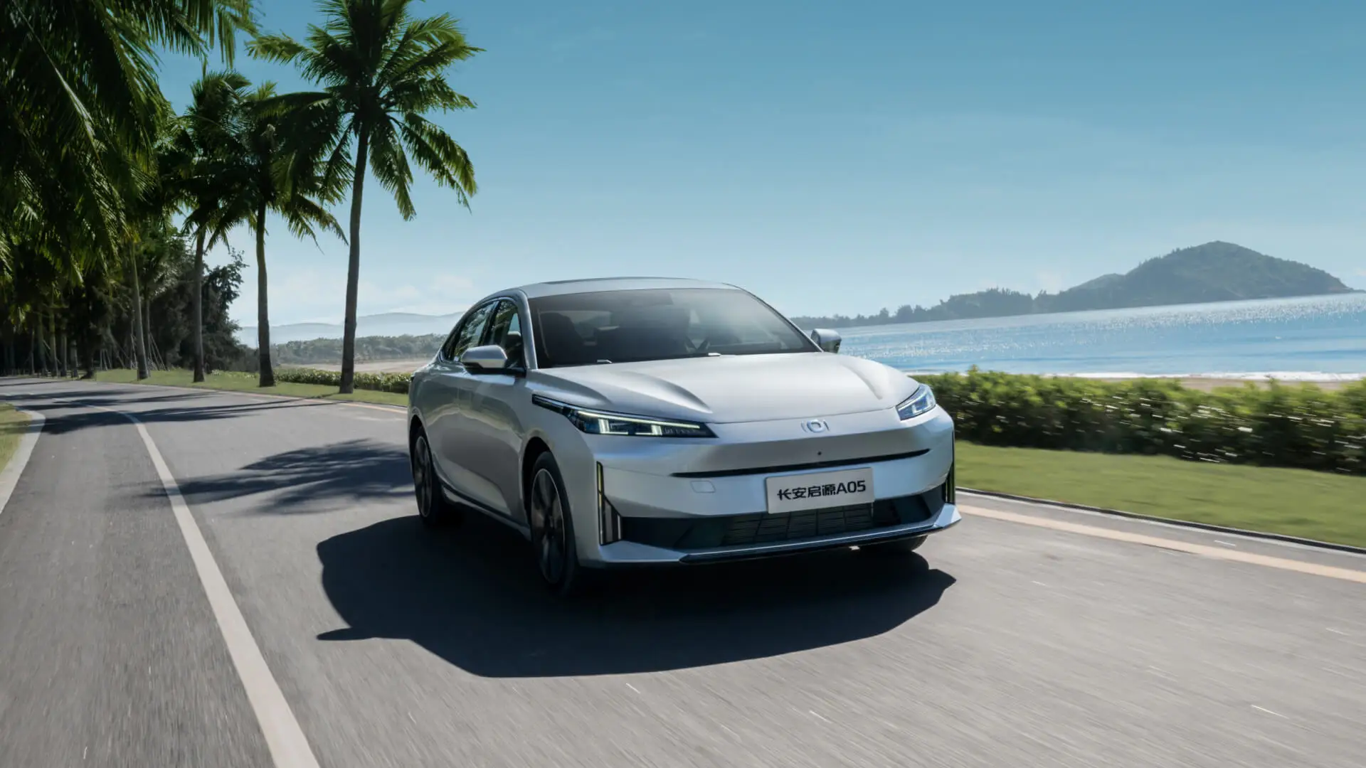 Power-saving Changan QIYUAN A05 Hybrid Car Touch Screen and ACC Cruise Control for Efficiency