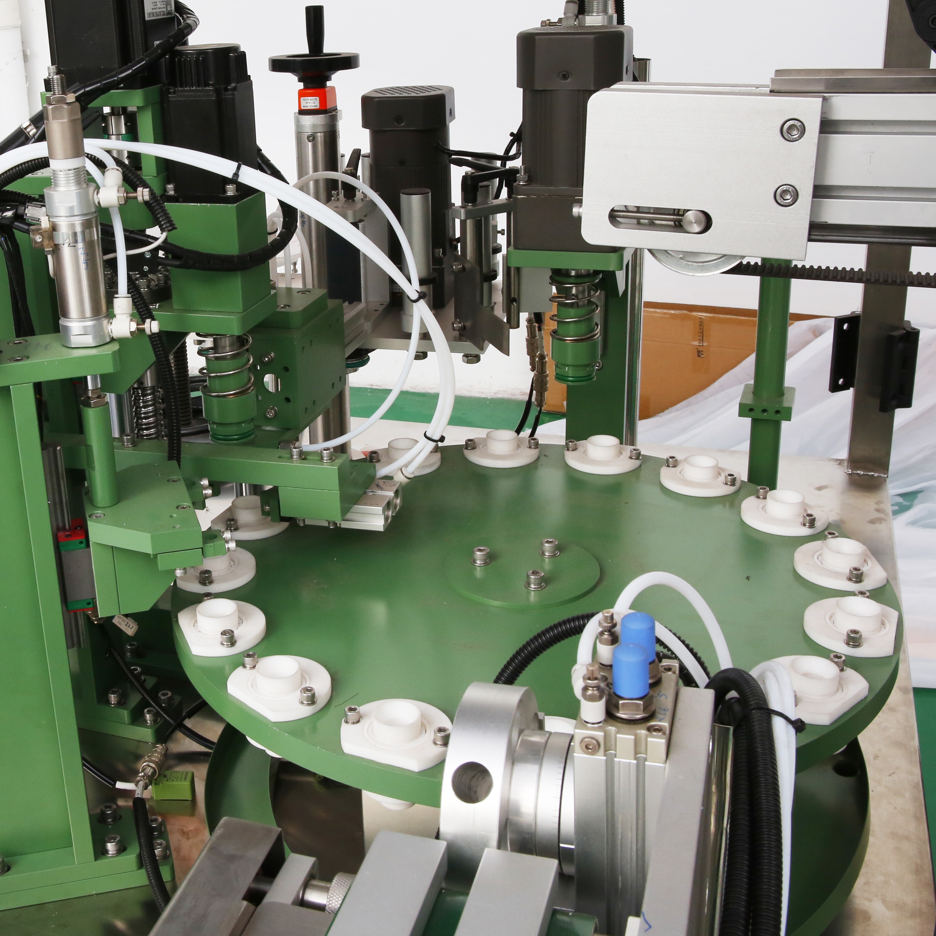 Video outgoing-inspection provided liquid filling capping machine for small bottles
