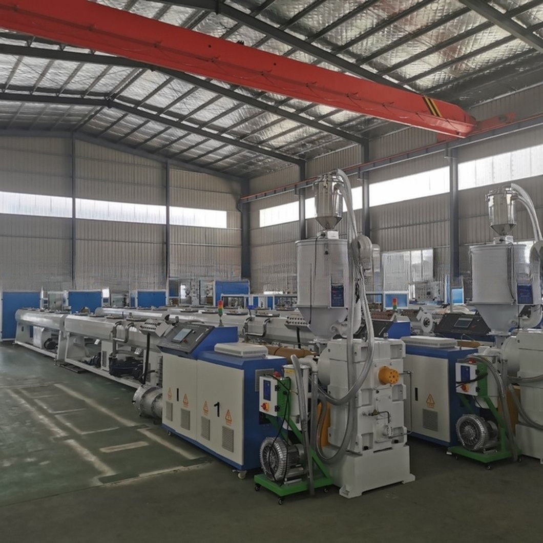 Plastic HDPE Carbon Spiral Corrugated Pipe Production Line / PE Spiral Reinforced Pipe Extruder Machine