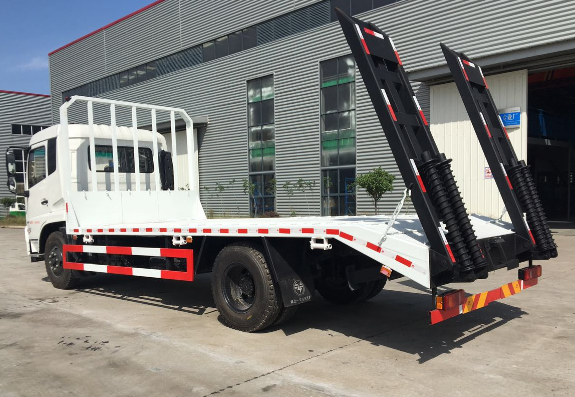 4700mm Wheelbase 6-Tire Dongfeng 4x2 Road Emergency Wrecker Truck Flatbed Lift Trailer