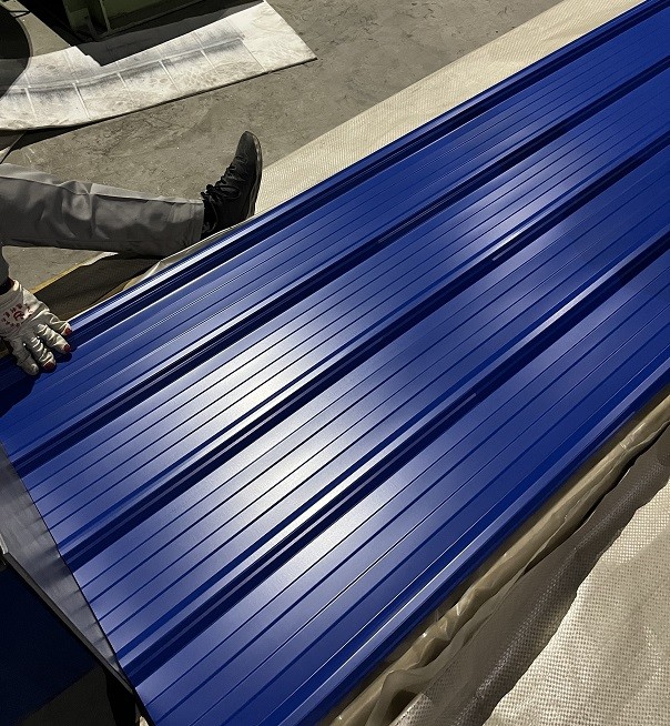 RAL5015 Blue Pre-Painted Aluzinc Metal Tiles And Roof Panels Trapezoidal Corrugated Sheet Valspar HDP 30 Years Warranty