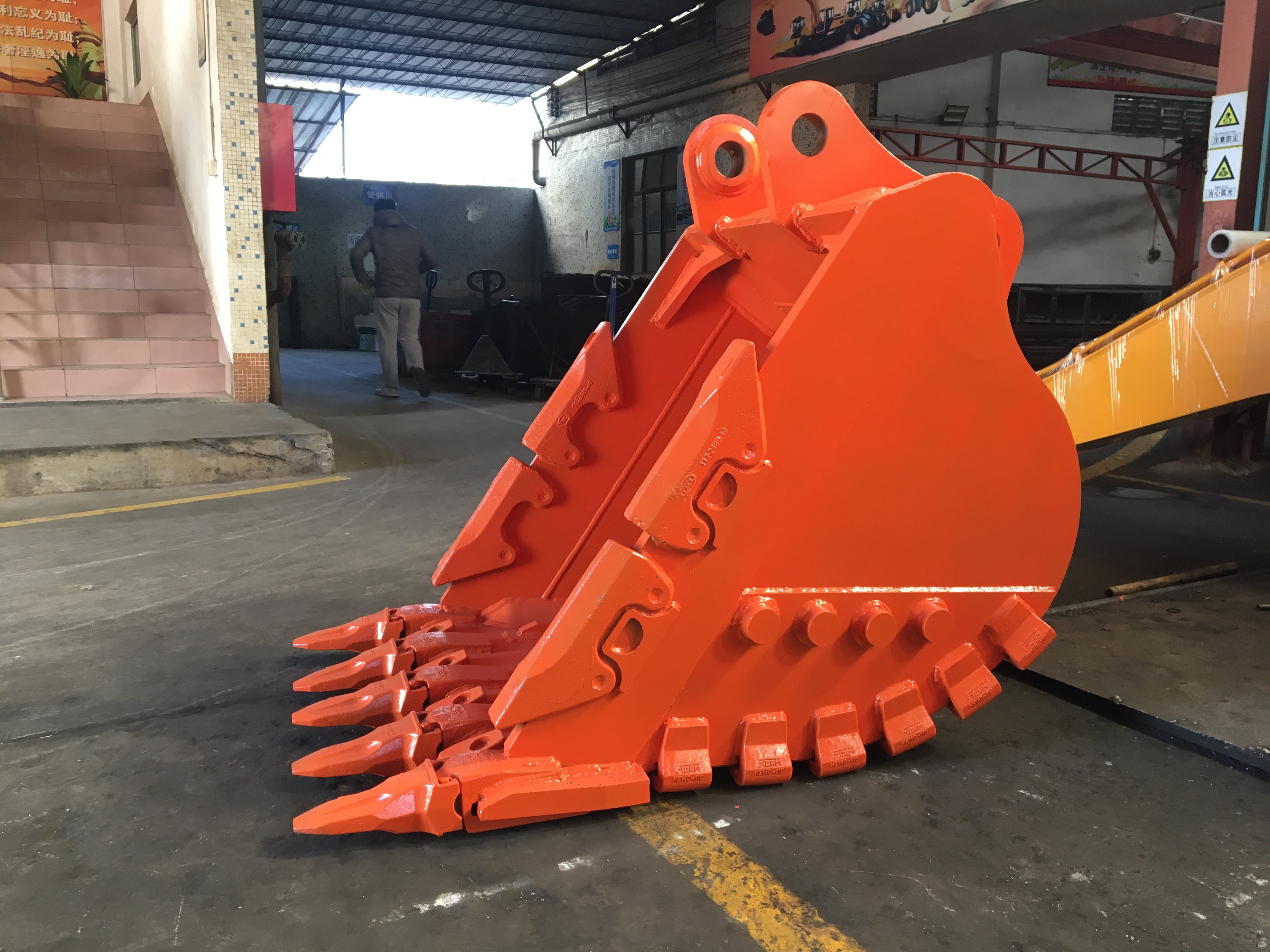 High Strength NM400 Material 36 Inch Rock Bucket For 20 Ton Excavator