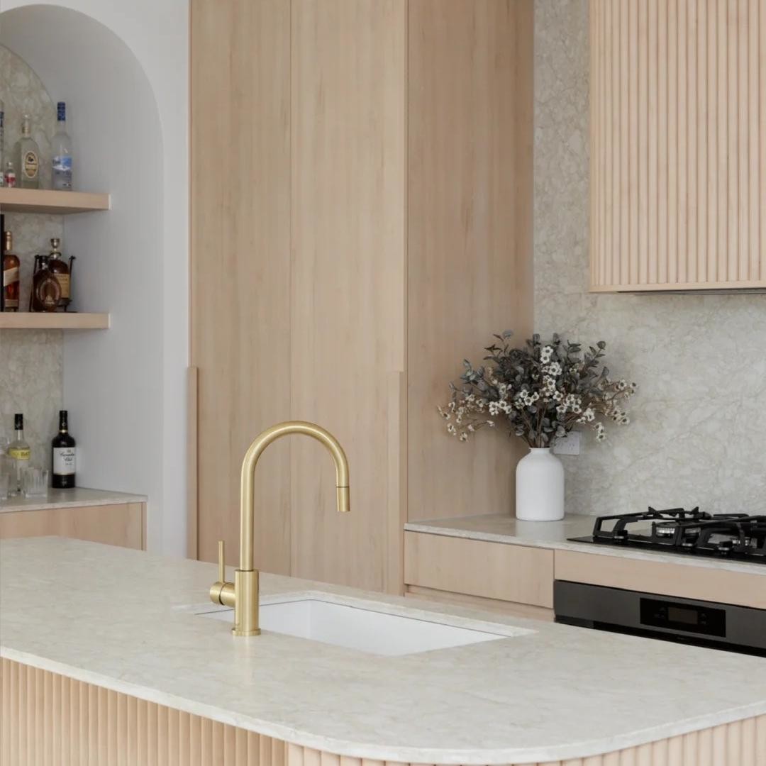 Open-Ended 0 Silica Quartz Stone Surface Kitchen Cabinets Luxury Designs Solid Wood Lacquer Kitchen Furniture for Builder