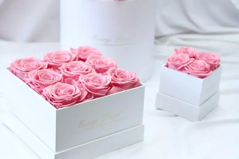 Wholesale Business Preserved eternal roses Square Boxes 9pcs Roses Inside Black Boxes Flower